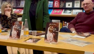 Presentazione Foto 1 Presentazione Foto 1